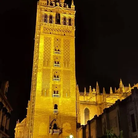 Budget And Cute Rooms With Balcony Sevilla Center Buitenkant foto