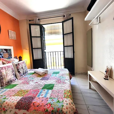 Budget And Cute Rooms With Balcony Sevilla Center Buitenkant foto