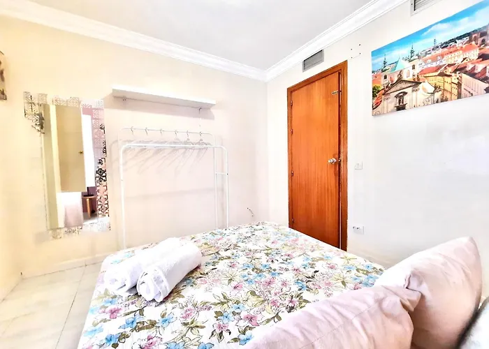 Budget And Cute Rooms With Balcony Sevilla Center