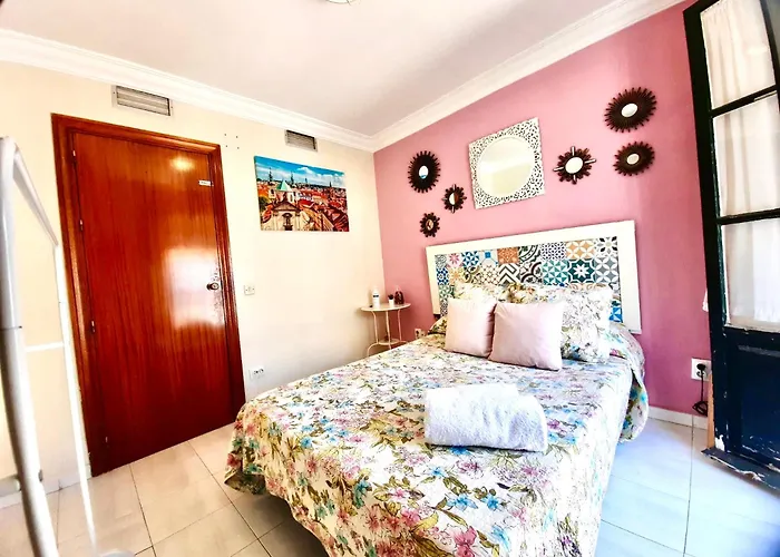 Budget And Cute Rooms With Balcony Sevilla Center