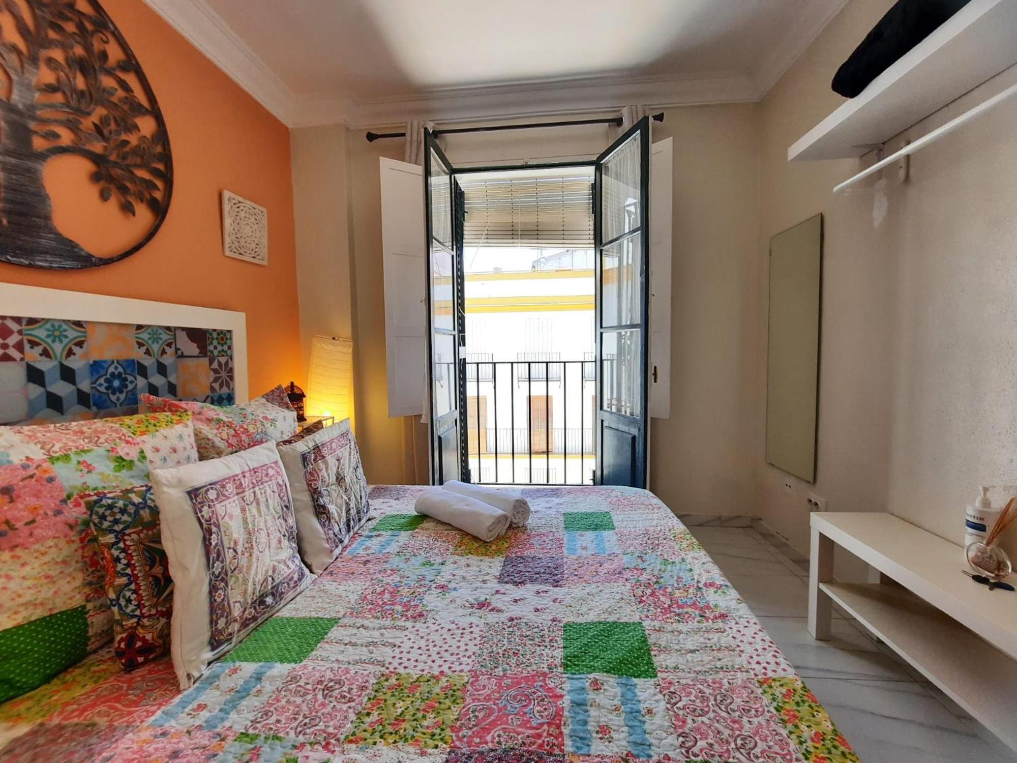Apartment Budget And Cute With Balcony Center Seville